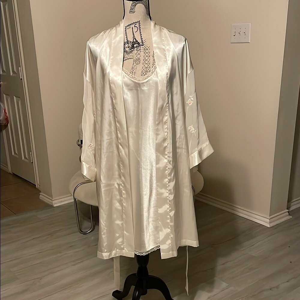 Valerie Stevens Robe & Gown Set